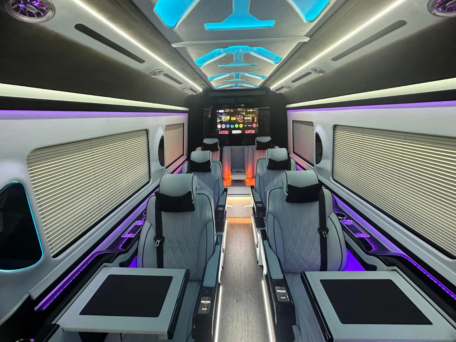 Şahintur Transfer VIP araç iç mekan — kurumsal kimlik